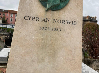 Cmentarz w podparyskim Montmorency - grób Cypriana K. Norwida