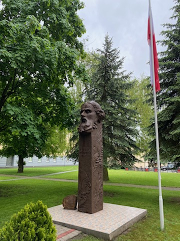 Zdjęcie pomnika Cypriana Kamila Norwida